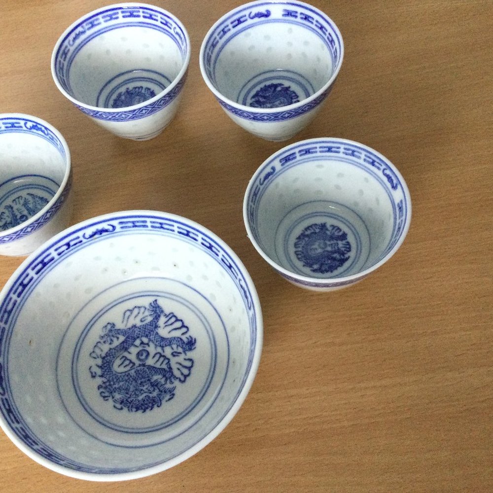 Vintage Chinese porcelain blue and white bowl and cups lot of 5 dragon pattern